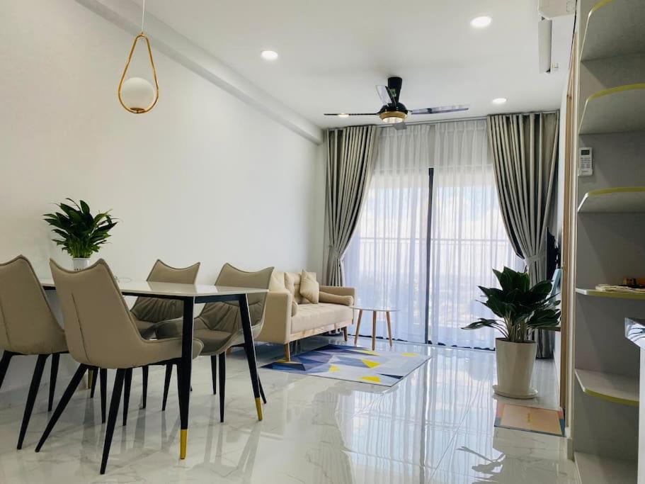 Di An Apartment | Luxury 2 King BD, 2WC, Swimming pool, Di An City, Binh Duong