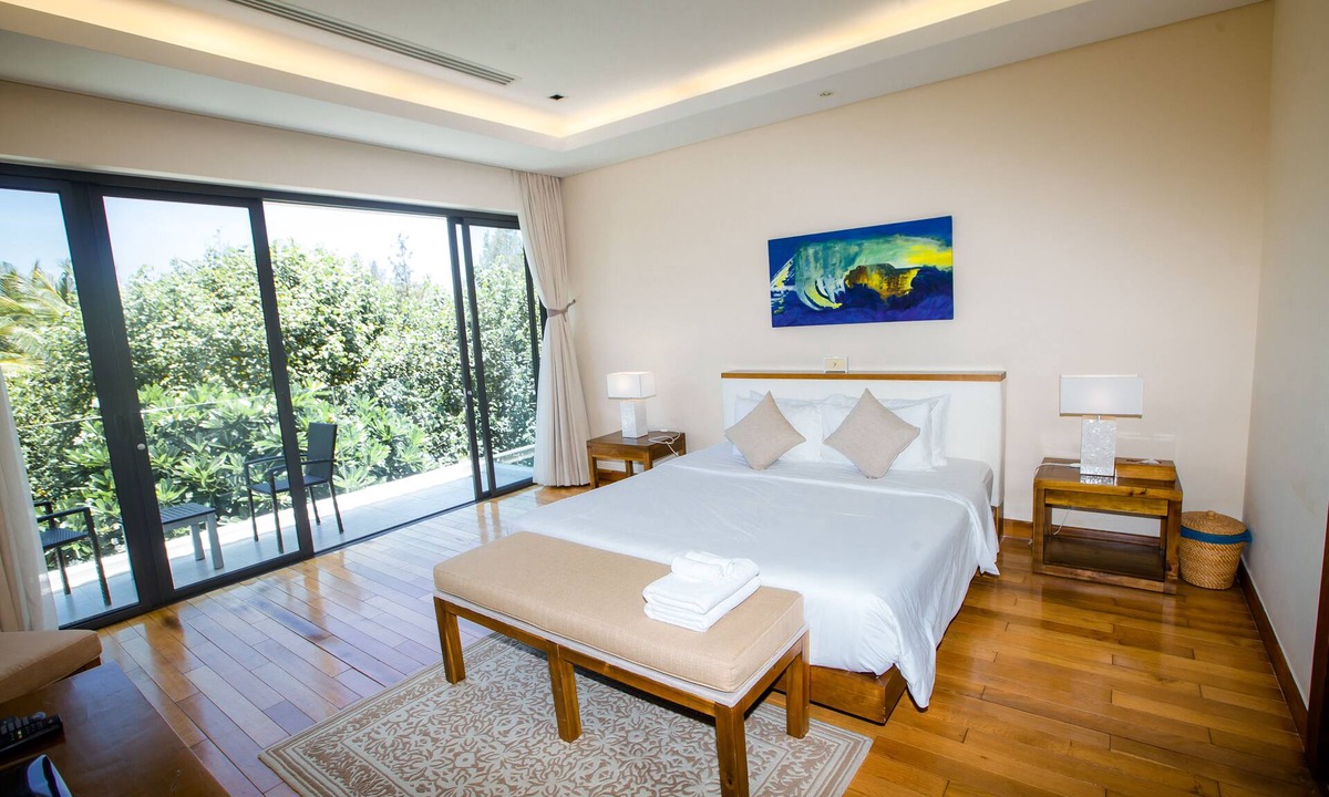 Ngu Hanh Son Villa | Luxury Beach View Villas