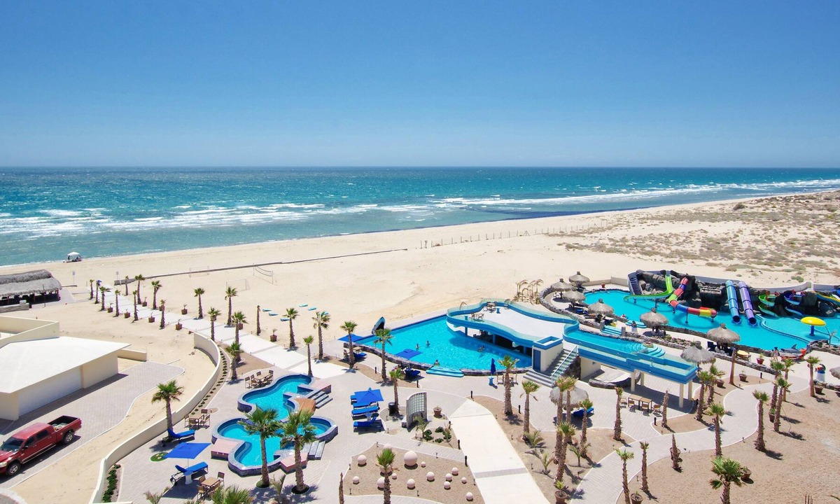 Ferrocarrilera Apartment | Luxury Beachfront Studio with Balcony and Ocean Views