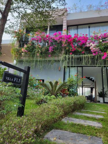 Phuc Yen Villa | Luxury Mountain View 3BR Villa Pool 10ppl