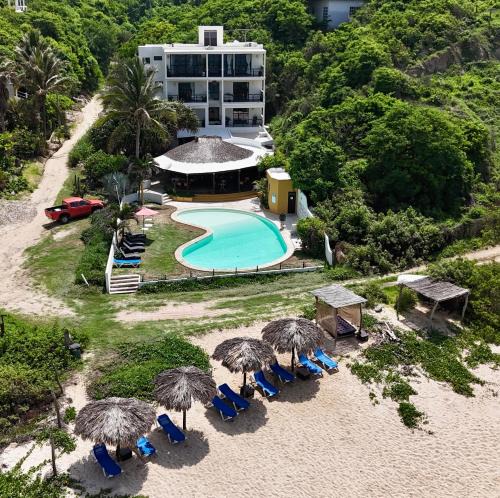 Salchi Hotel | Manta Raya Hotel - right on the beach