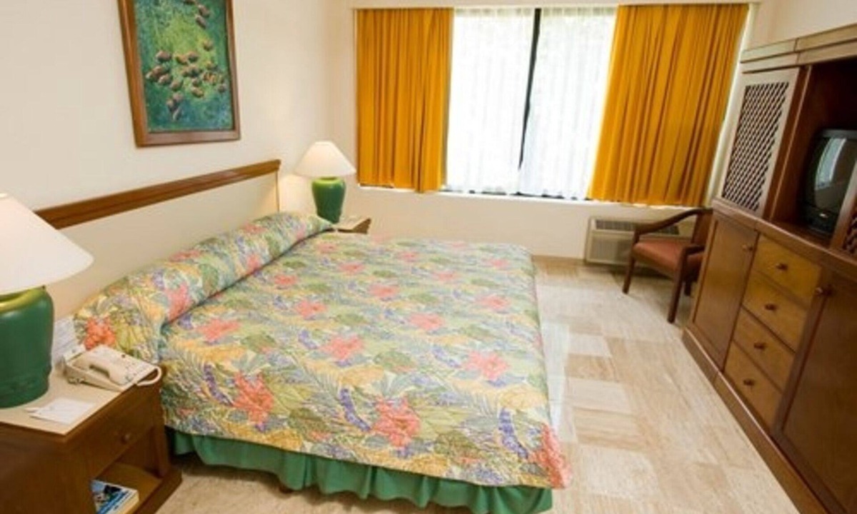 Playa Diamante Resort | Master Bedroom at The Sea Garden Resort, Acapulco