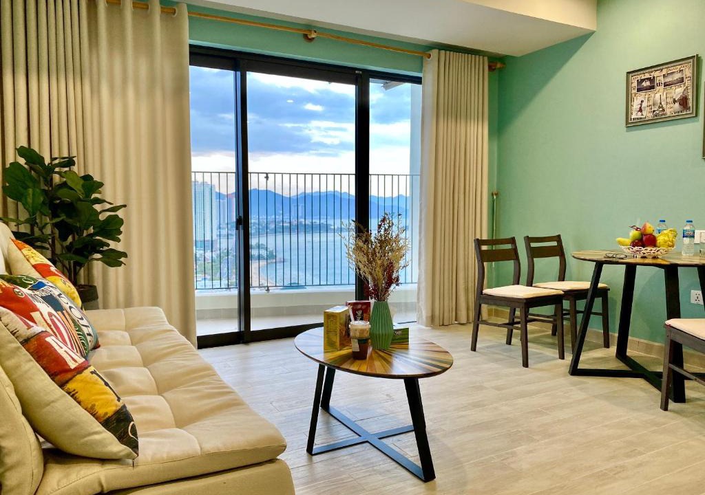 Tran Phu Beach Apartment | MASTER Gold Coast Apartments