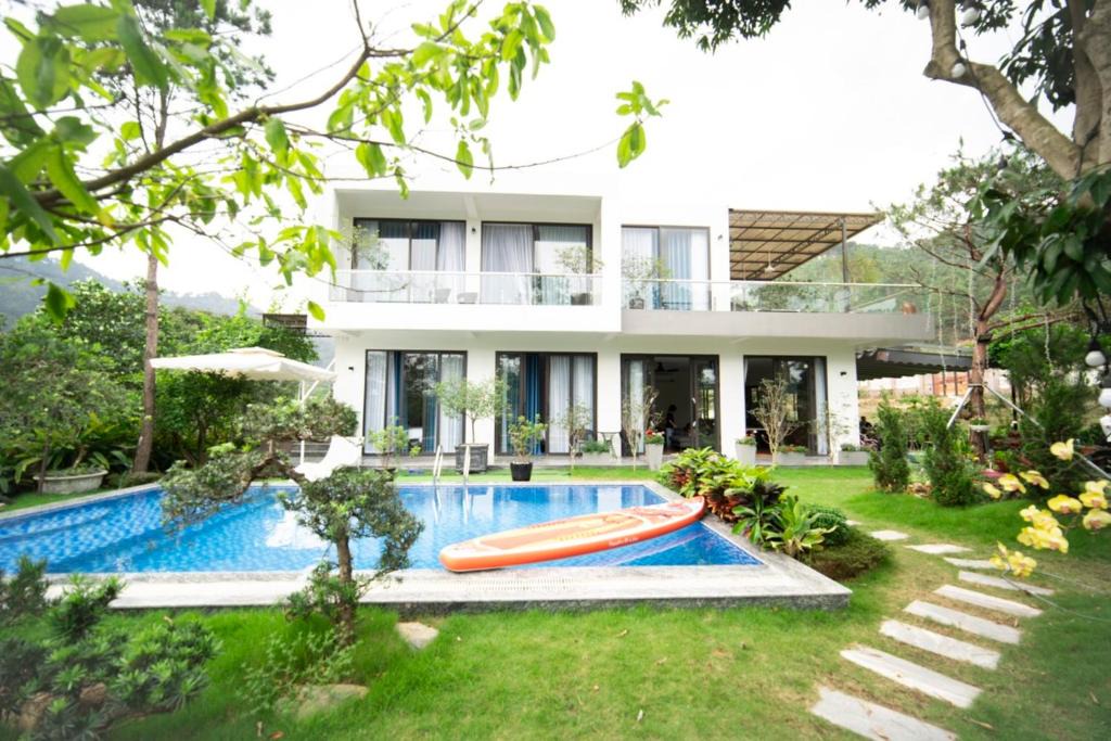 Soc Son Villa | Minh Trí Rose Garden Villa Venuestay