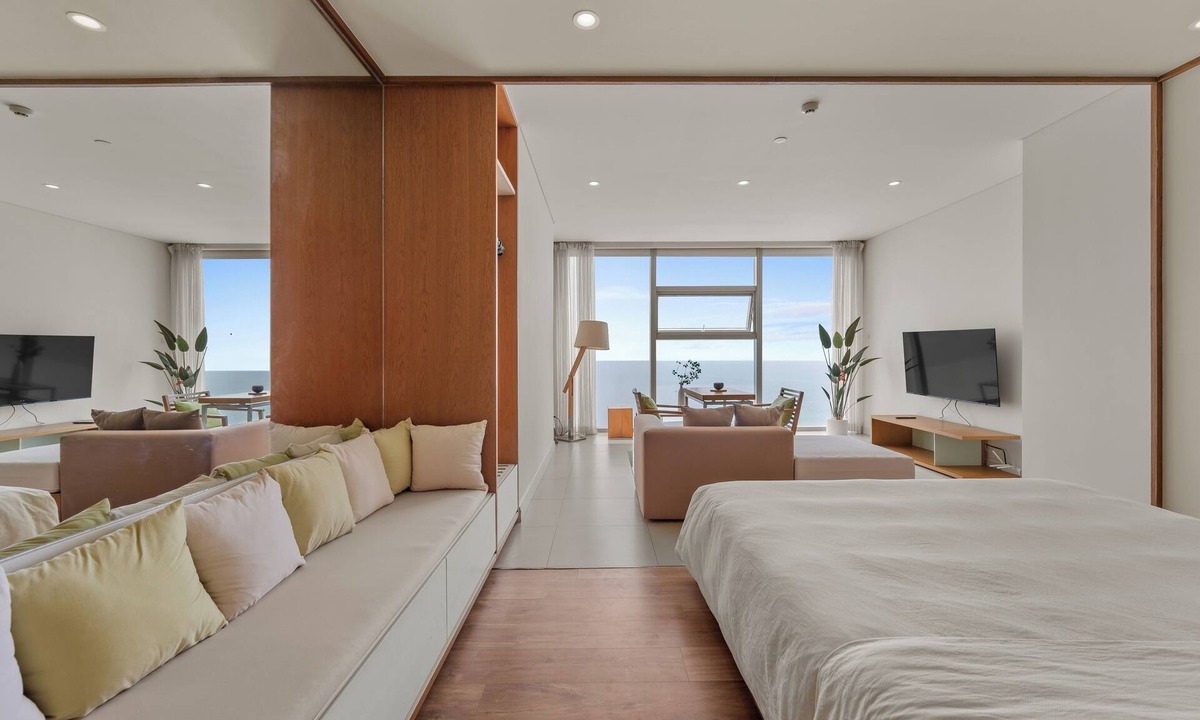Son Tra Apartment | Modern 2BR Suite Ocean View High Floor Hotel Residence Walk to Beach