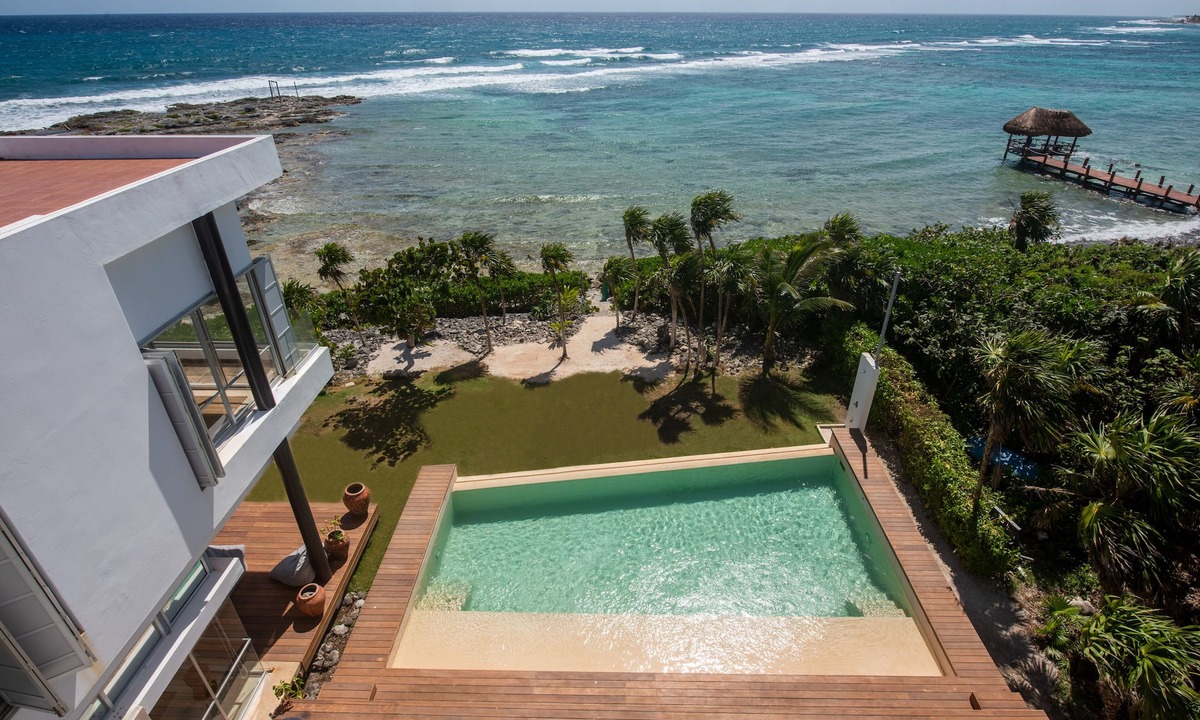 Akumal Villa | MODERN FRONT BEACH VILLA IN THE CARIBBEAN SEA