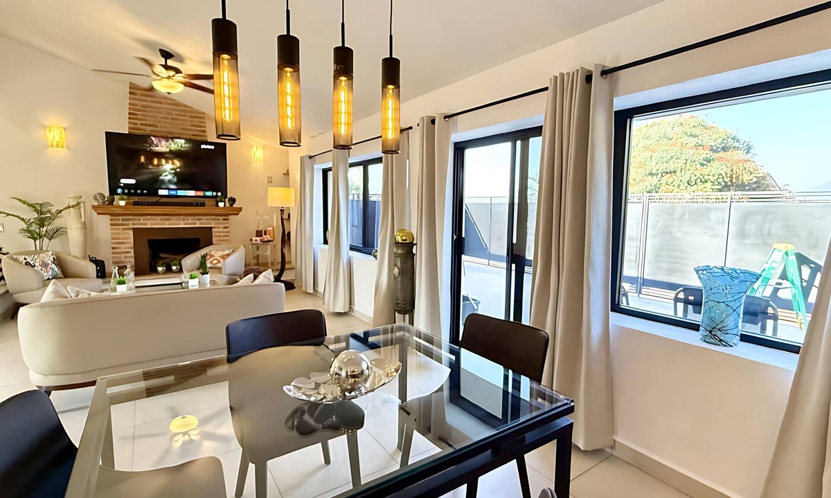 San Antonio Tlayacapan House | Modern 2 Bed Retreat-Great Location-Patio-Gym-Pickleball Court-Golf Cart-Scooter