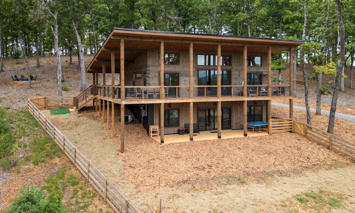 Hemp Cabin | Modern Rustic Log Cabin-Dog Friendly-Fenced-Views-Hot Tub