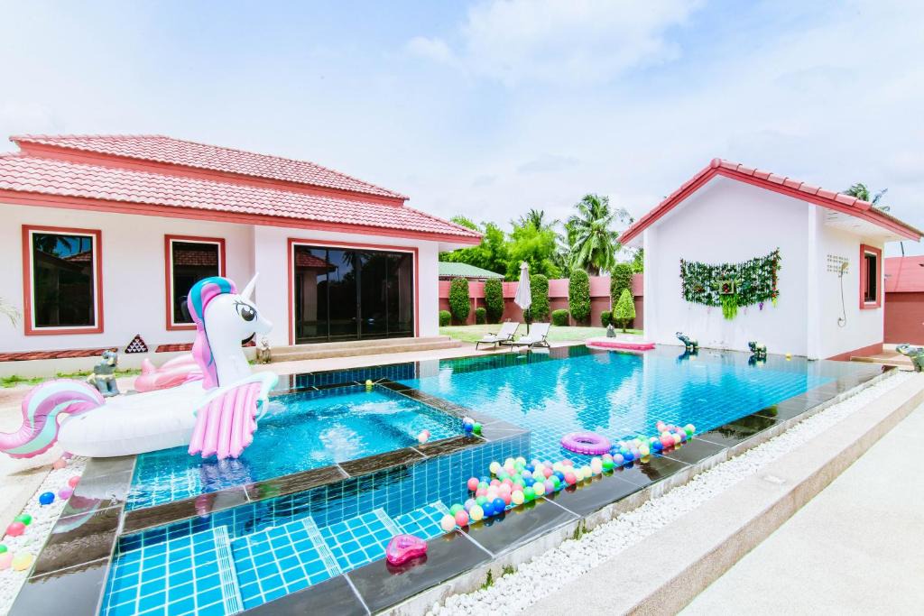 Nong Prue Villa | Modern Tropical Villa