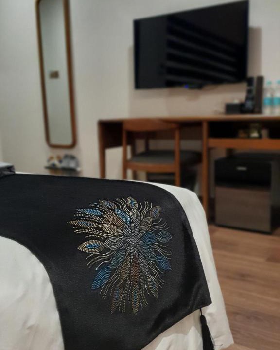 Cong Vi Hotel | MOMIZI HANOI 2 - PHAN KE BINH