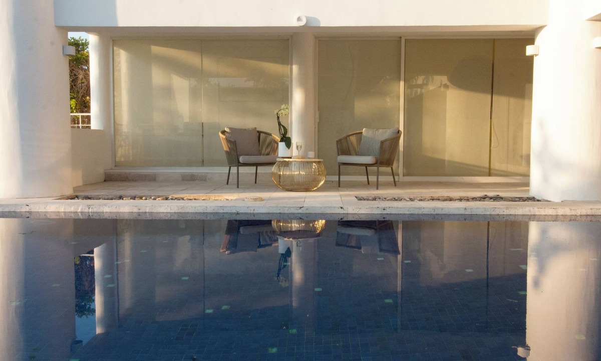 Lomas de Cocoyoc Villa | Casita Perla Heated Pool Volcano View Hot Tub King Bed Grill EV Organic Fruit