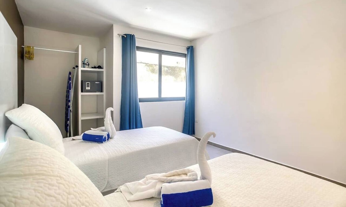 Centro Apartment | Affordable, Minimal, Clean, Fast Wi-Fi, Roof, V6