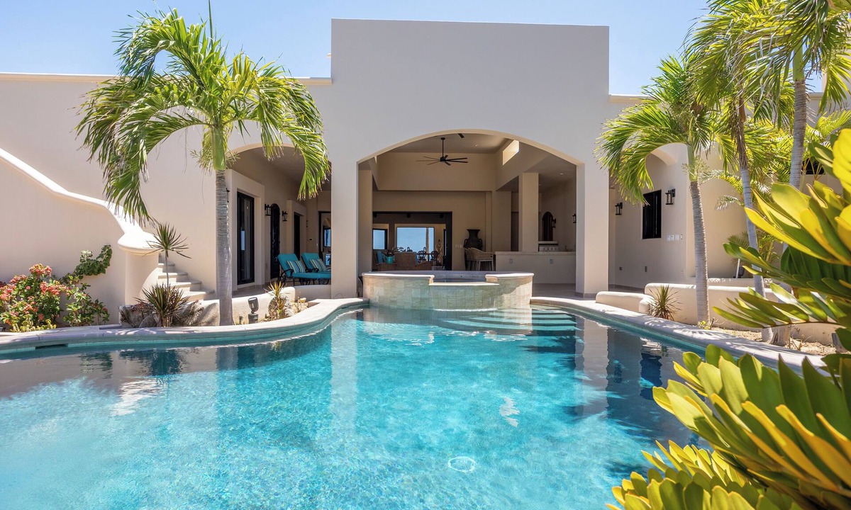 La Ribera House | New Ocean front 4-bdrm villa, Pool, Hot Tub WiFi, AC in beautiful Playa Colorada