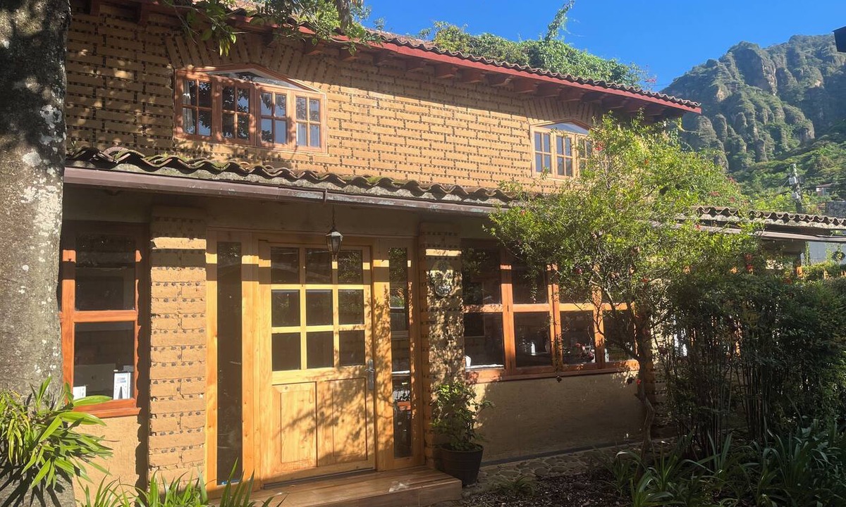 Santo Domingo Ski Chalet | Next to the Mountain: The House in Tepoz