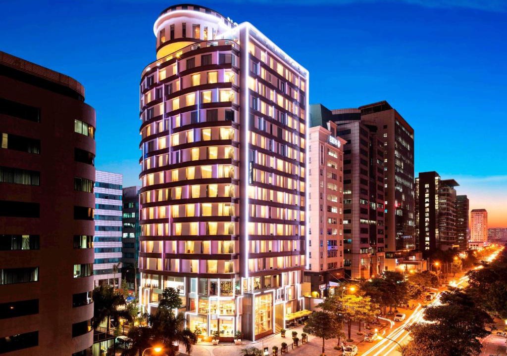 Dich Vong Hau Hotel | Novotel Suites Hanoi