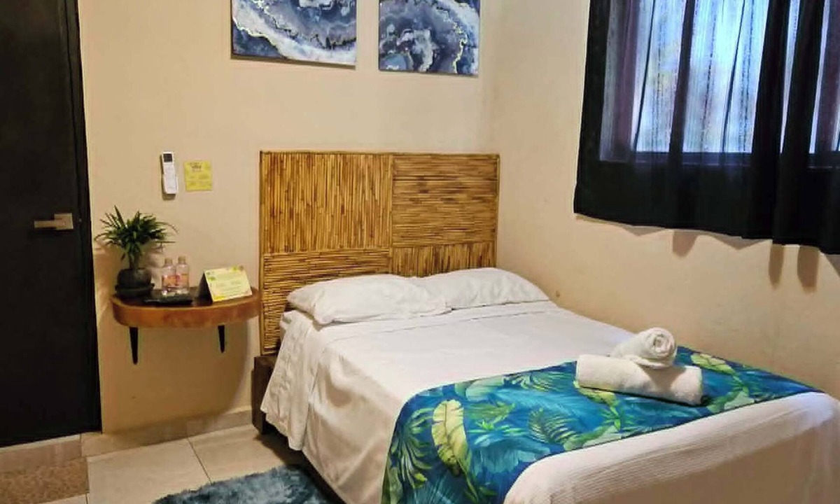 Boulevard Barra Vieja Hotel | Oasis room, double bed, access to Acapulco Diamante beach, breakfast included.