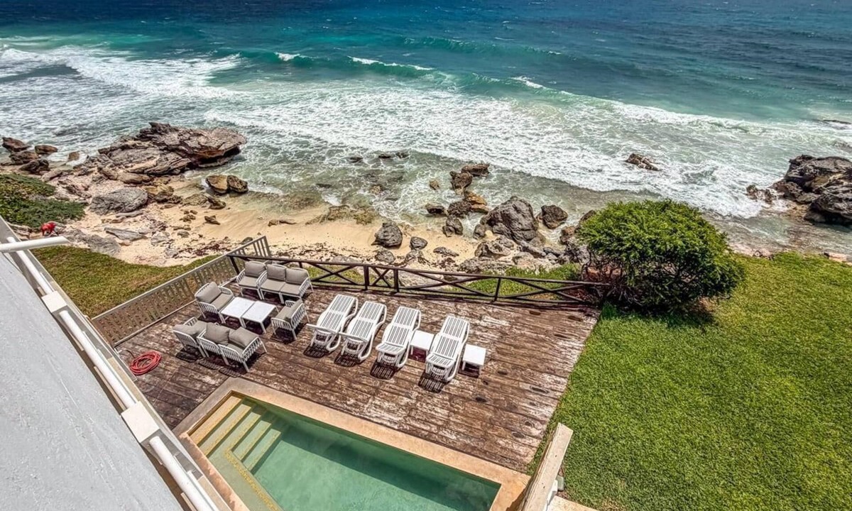 Colonia Meteorologico Villa | Ocean Front 6 BR See Dolphins + Sunrise From Bed
