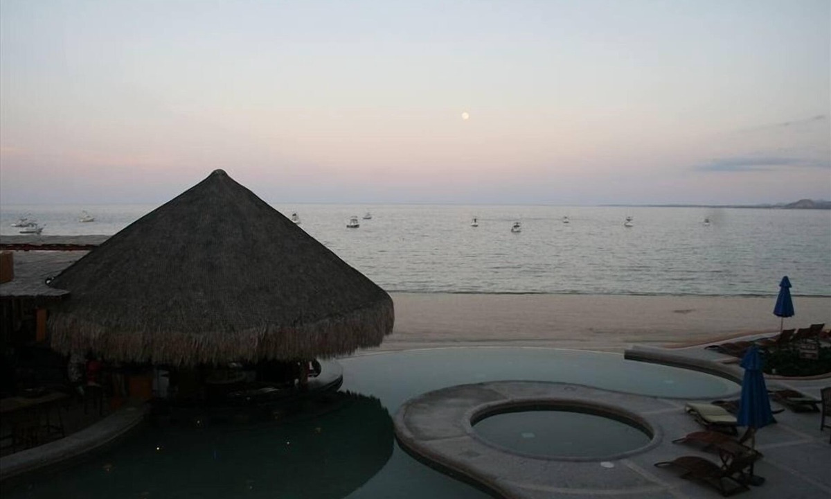 Los Barriles Apartment | Ocean Front Condo Villas De Cortez Resort. New World Class Pickleball Facility