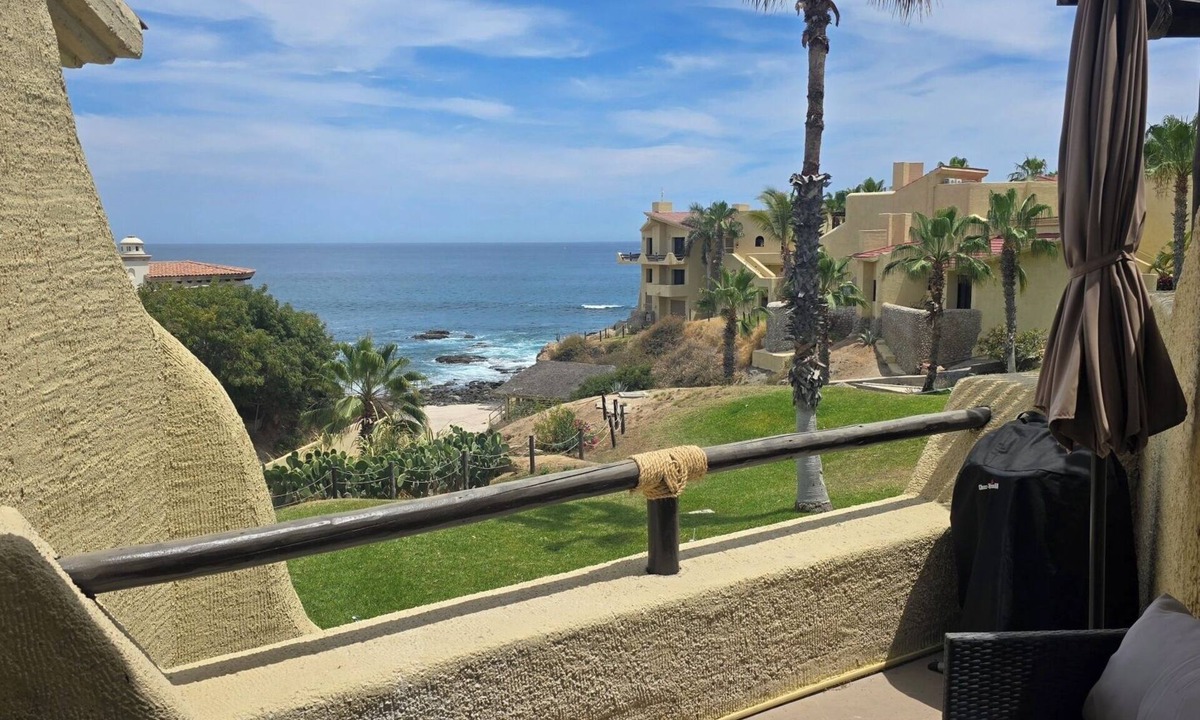 El Tezal Condo | OCEAN-Front! Just Remodeled 1-bedroom condo. Misiones3201com. 2 Pools. MORE!