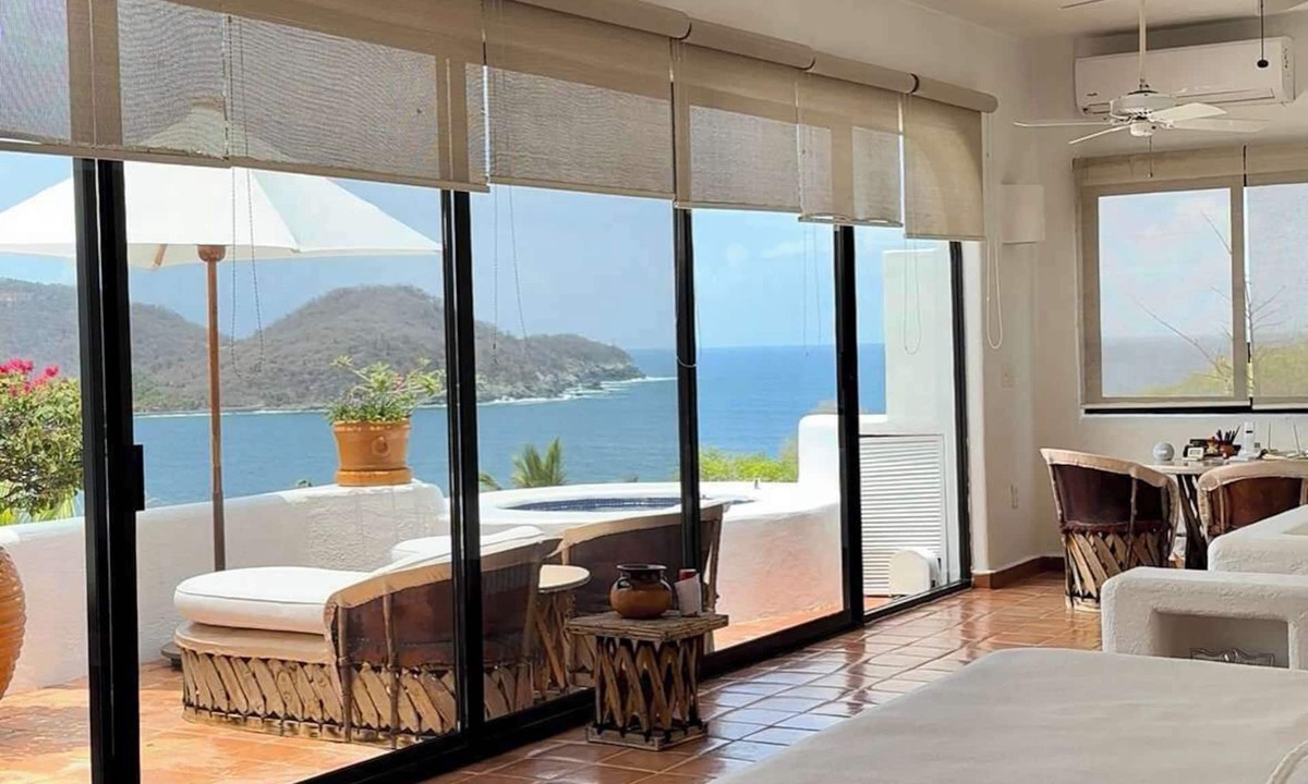 Almacen Villa | Ocean Views and a Garden to Fall in Love With