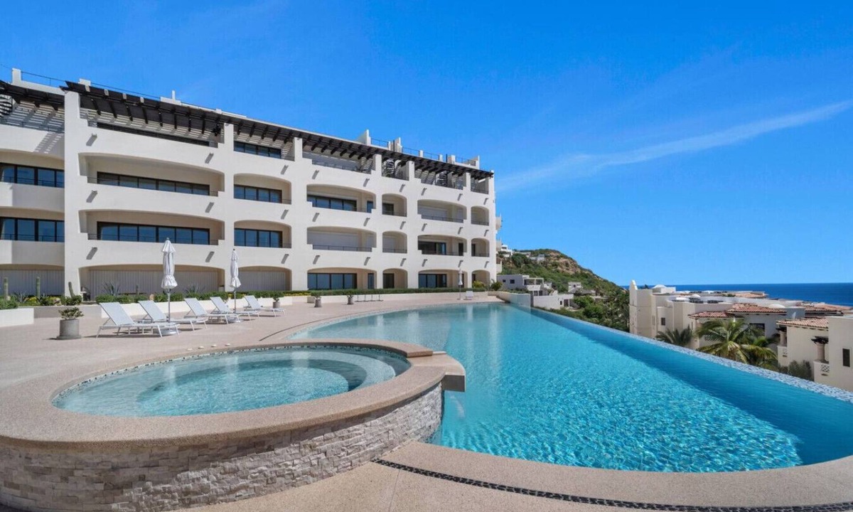 Buzzards Condo | Oceanfront, Infinity Pool, Vera-Neo Beach Club/Gym