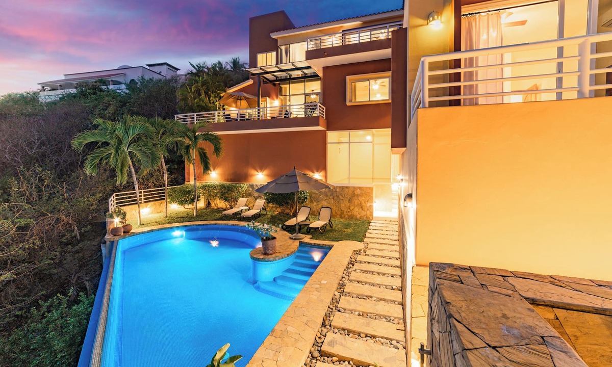 Santa Maria Huatulco Villa | Oceanfront Villa | 4 Ocean-View Suites + Pool