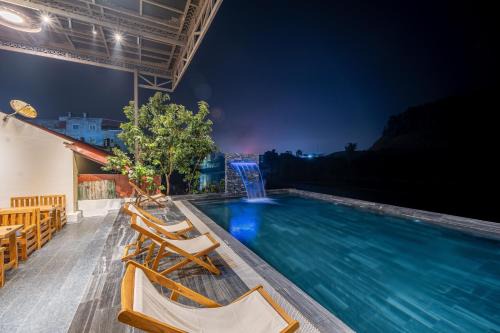 Ha Giang Hotel | Odyssey Hotel 2, Tours & Motorbikes Rental