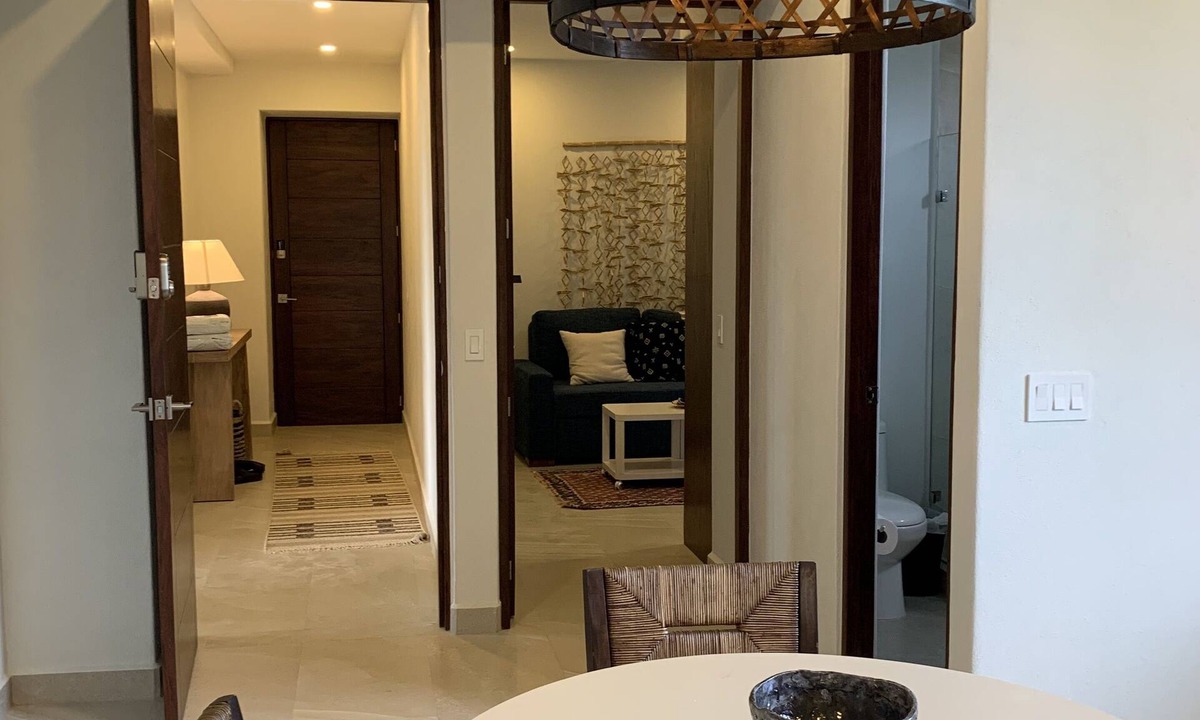 San Francisco Condo | On the Beach Condo with Kitchenette, Big Pool and Hot Tub. Steps to town!