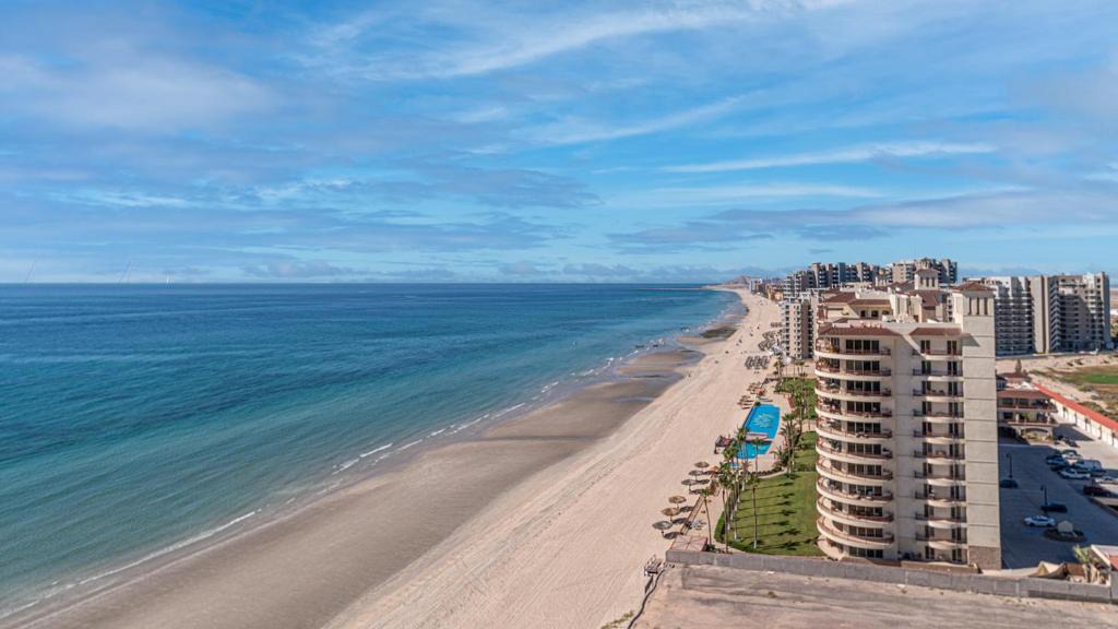 Bella Vista House | One-Of-A-Kind Penthouse Luxurious Massive Ocean Front Condo