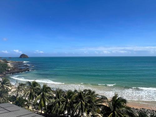 Tuy An Hotel | Palm Beach Hotel Phu Yen - Kite surfing spot in winter