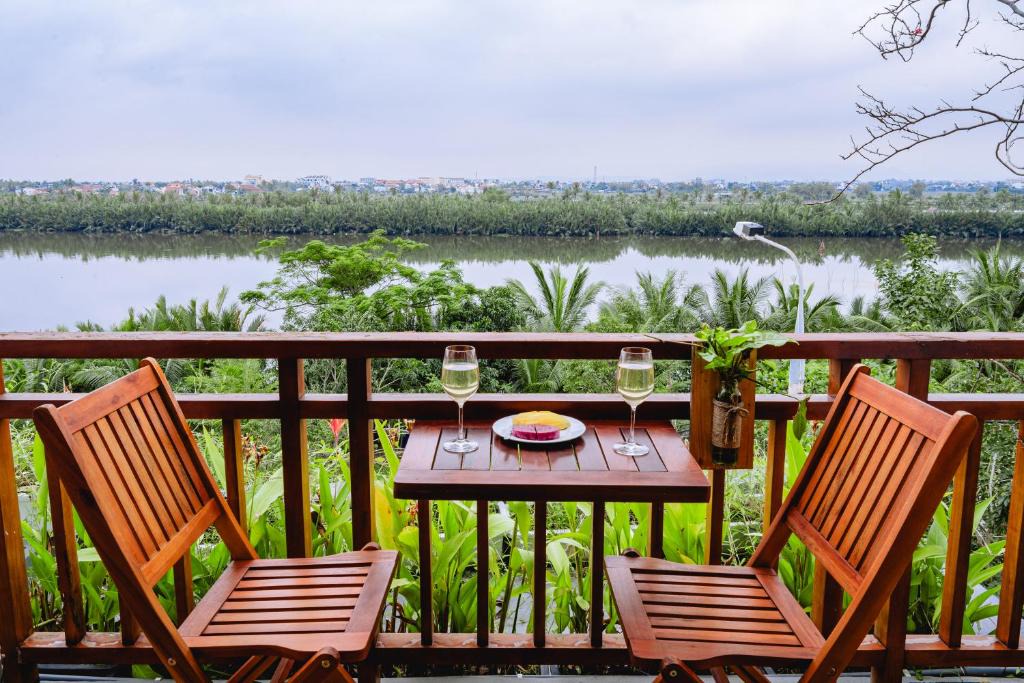 Cam An Hotel | Palm Riverside Boutique
