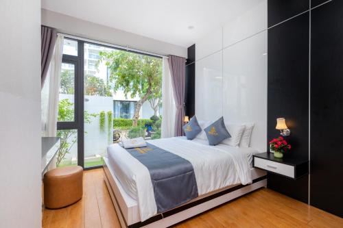 Vung Tau Villa | Palm Villa 41 (Luxury Villa inside Resort near The Sea)