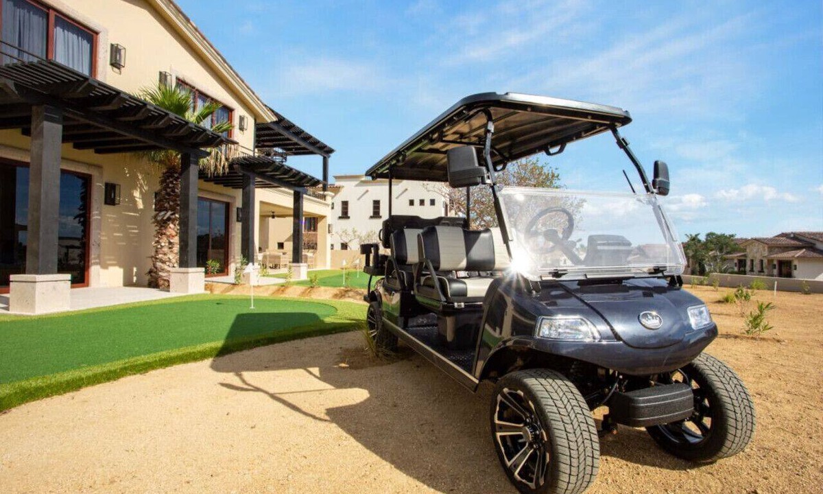 Palmilla Condo | Palmilla Dunes 1911 Golf Cart and Putting Green