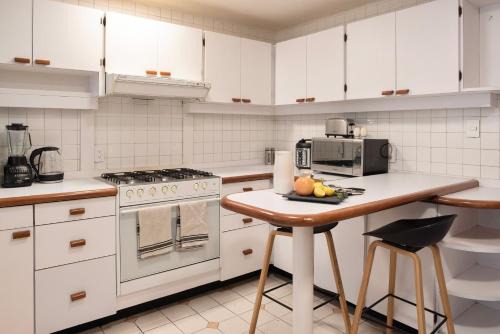 Hipodromo Apartment | PARQUE MEXICO 1 PMX 4BRM 3BTH COOLEST FLAT IN THE HEART OF Condesa