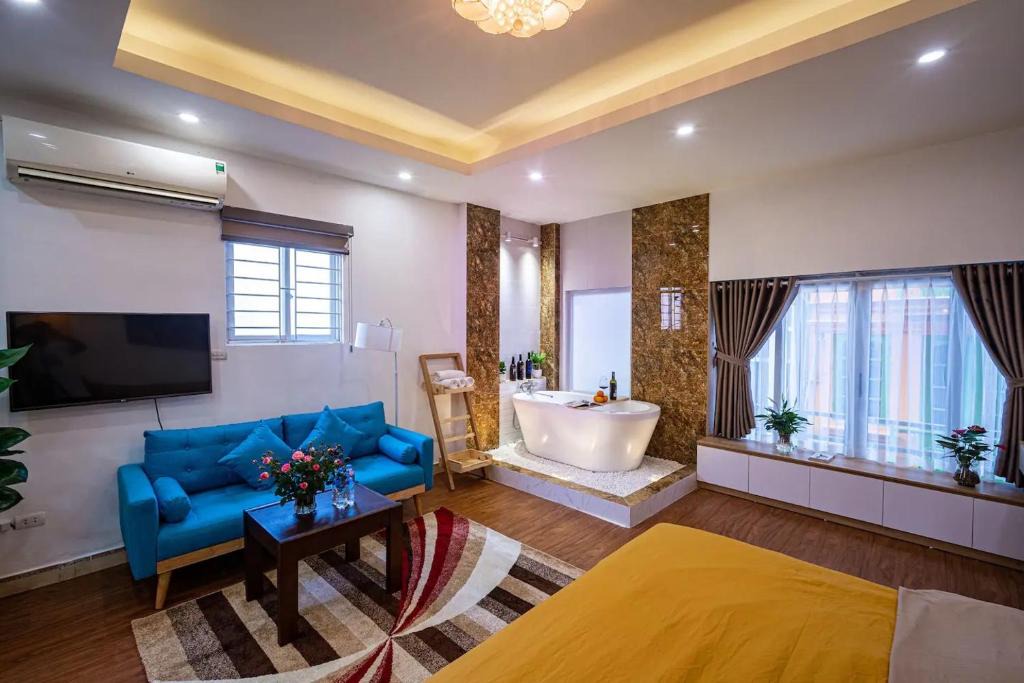 Hang Trong Apartment | Pearl Bathtub in the OldQuarter near HoanKiem Lake