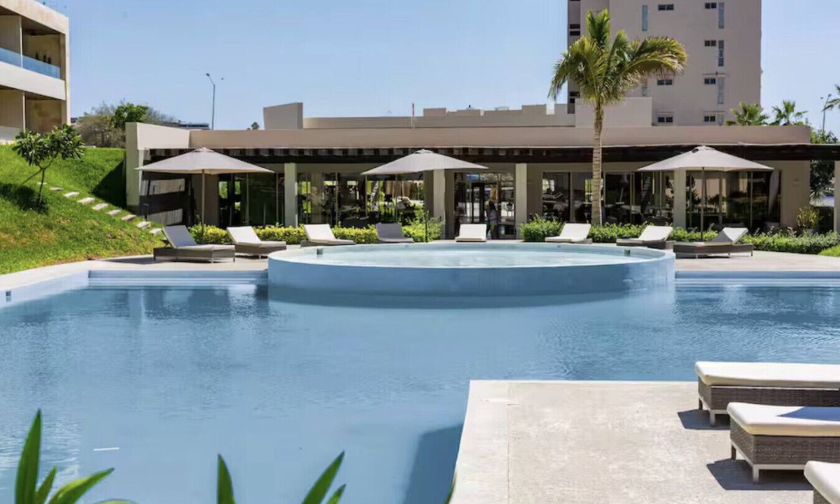 El Tezal Condo | Penthouse | Ocean Views, Pools & Padel Court