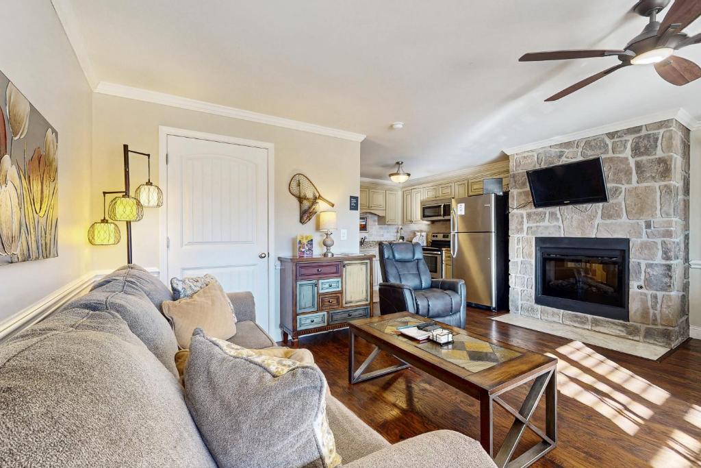 Townsend Apartment | Pool + Riverfront! Couples Retreat in Smoky Mtns