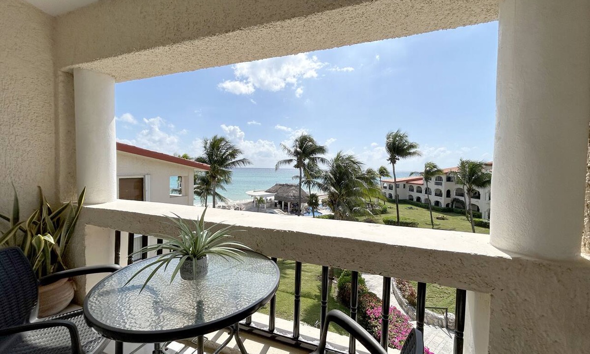 Playacar Fase I Condo | PRIVATE BEST TOP FLOOR UNIT IN XAMANHA! BEAUTIFUL OCEAN VIEW AND NEWLY REMODELED