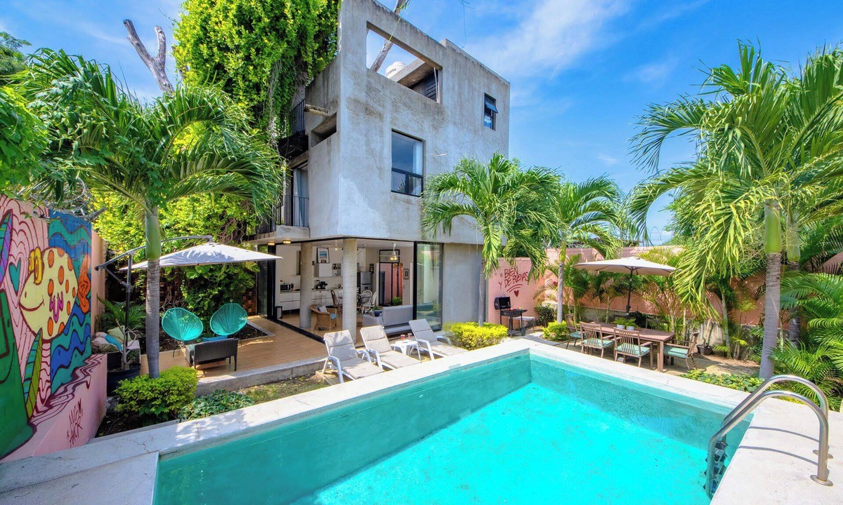 Manzanillo House | Private Pool, BBQ Terrace & Family Retreat in Manzanillo – Casa del Árbol