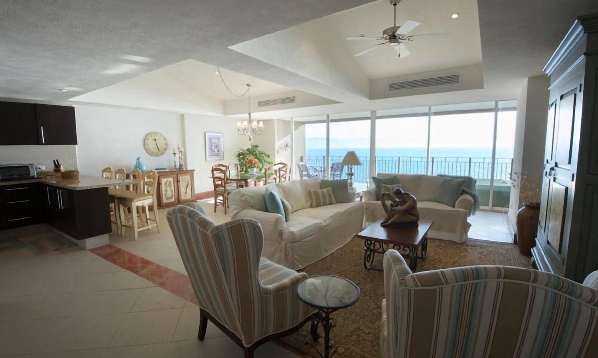 South Hotel Zone Condo | Puerto Vallarta Grand Venetian 2.5 Bd Beachfront Luxury Condo Rental