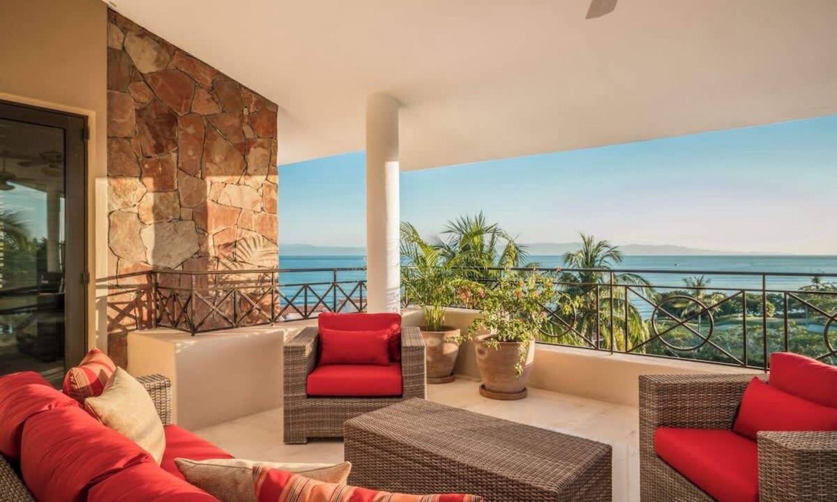 Punta de Mita Condo | Punta Mita Luxury Oceanview Penthouse for Families – Staff & Golf Cart Included