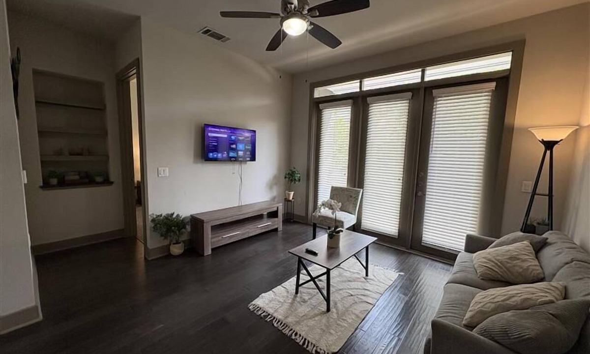 12th Street Apartment | Relax at Cityline I Premium 2BR in Dallas