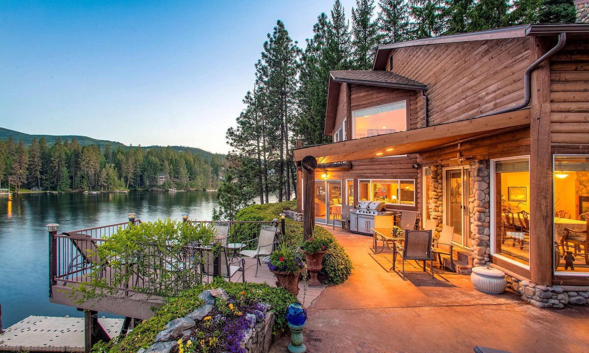 Post Falls House | Riverfront 4BR Lodge w/Dock, Sauna & Game Room