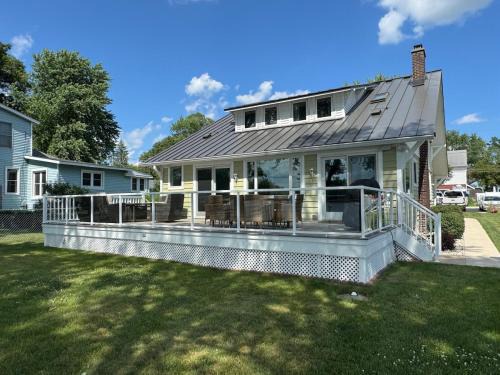McHenry House | Riverfront Entertainment Haven