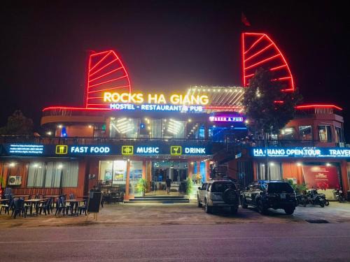 Ha Giang Hostel | Rocks Ha Giang Hostel & Tour