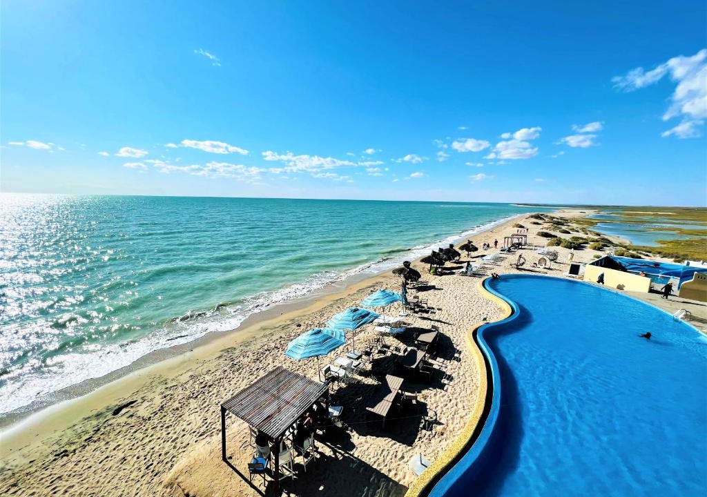 Laguna Shores Apartment | Rocky Point - Ocean Front - King - Suites - Sleeps12 - Gated - POOLS WI-FI
