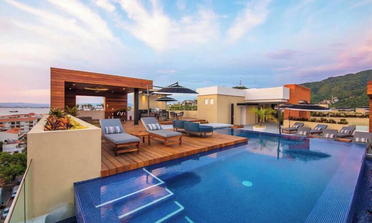 Emiliano Zapata Condo | Romantic Zone Gem | 2 Pools, Gym | Walk to Beach
