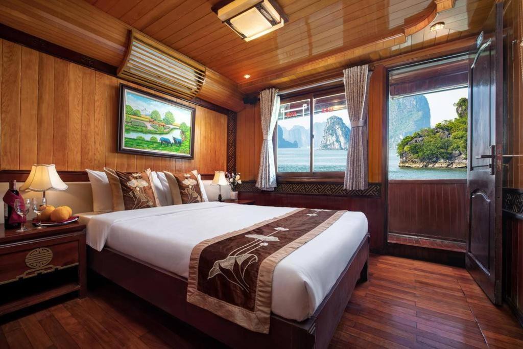 Ha Long House | Room in Boat - Halong Bay Cruise For Backpackers