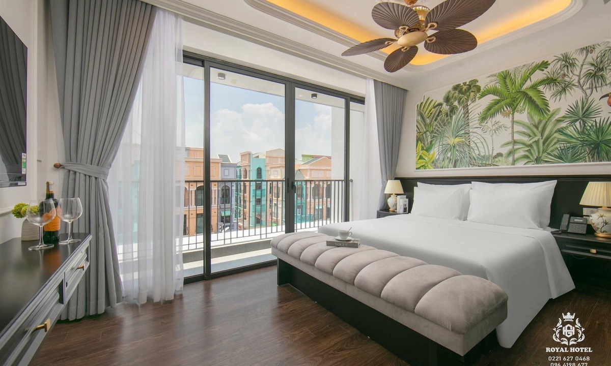 Van Giang Hotel | Royal Hotel - Vinhomes Ocean Park 3