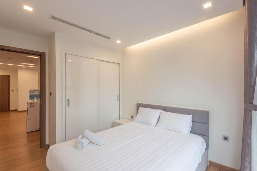 Ba Dinh Apartment | Royal Serviced apartment Vinhomes Metropolis